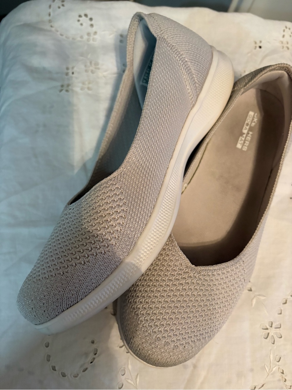 Sketchers Comfort Flats Sz 8 cream color - Picture 2 of 5
